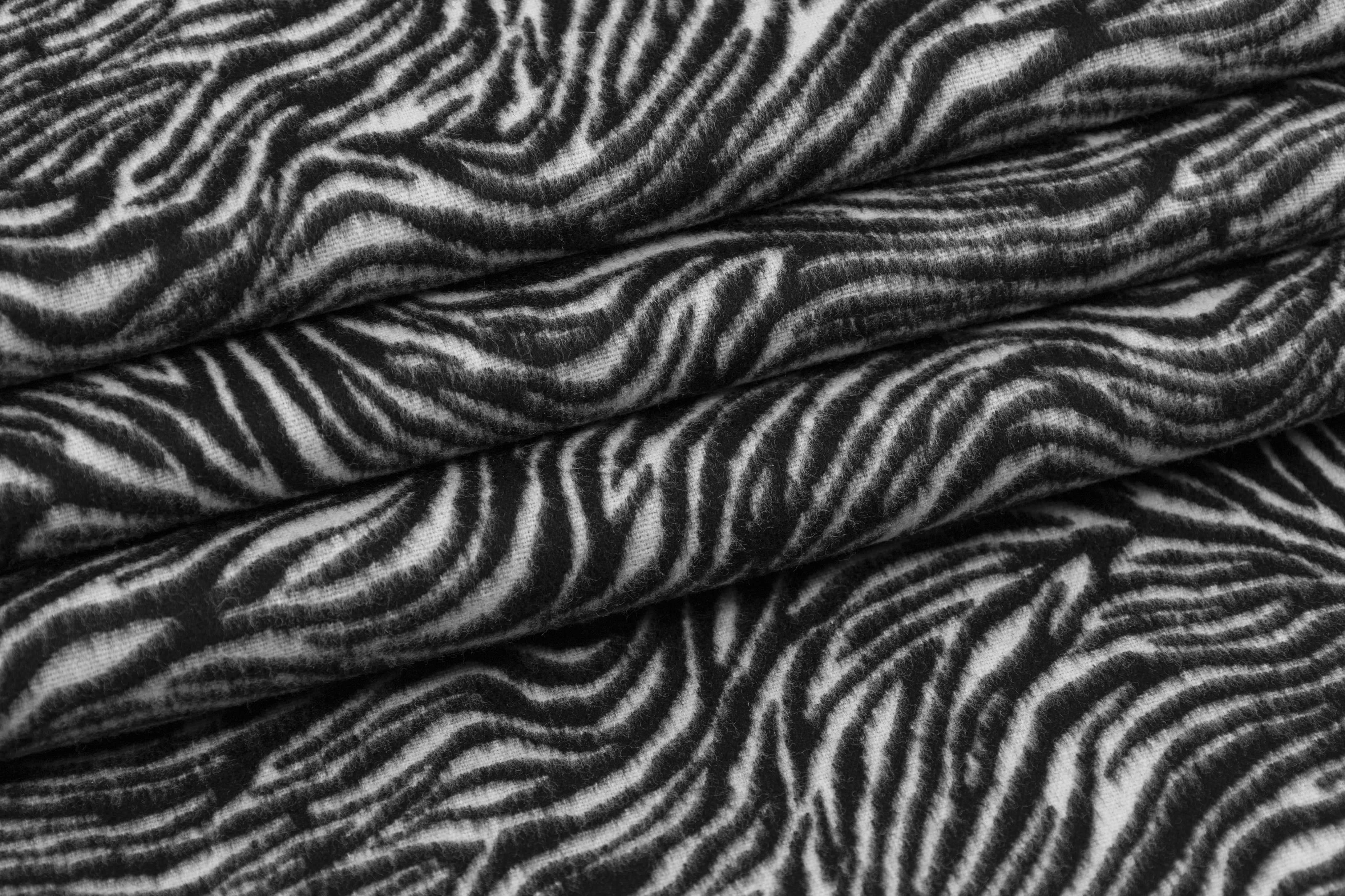 Italian Wool Jacquard - Black / White