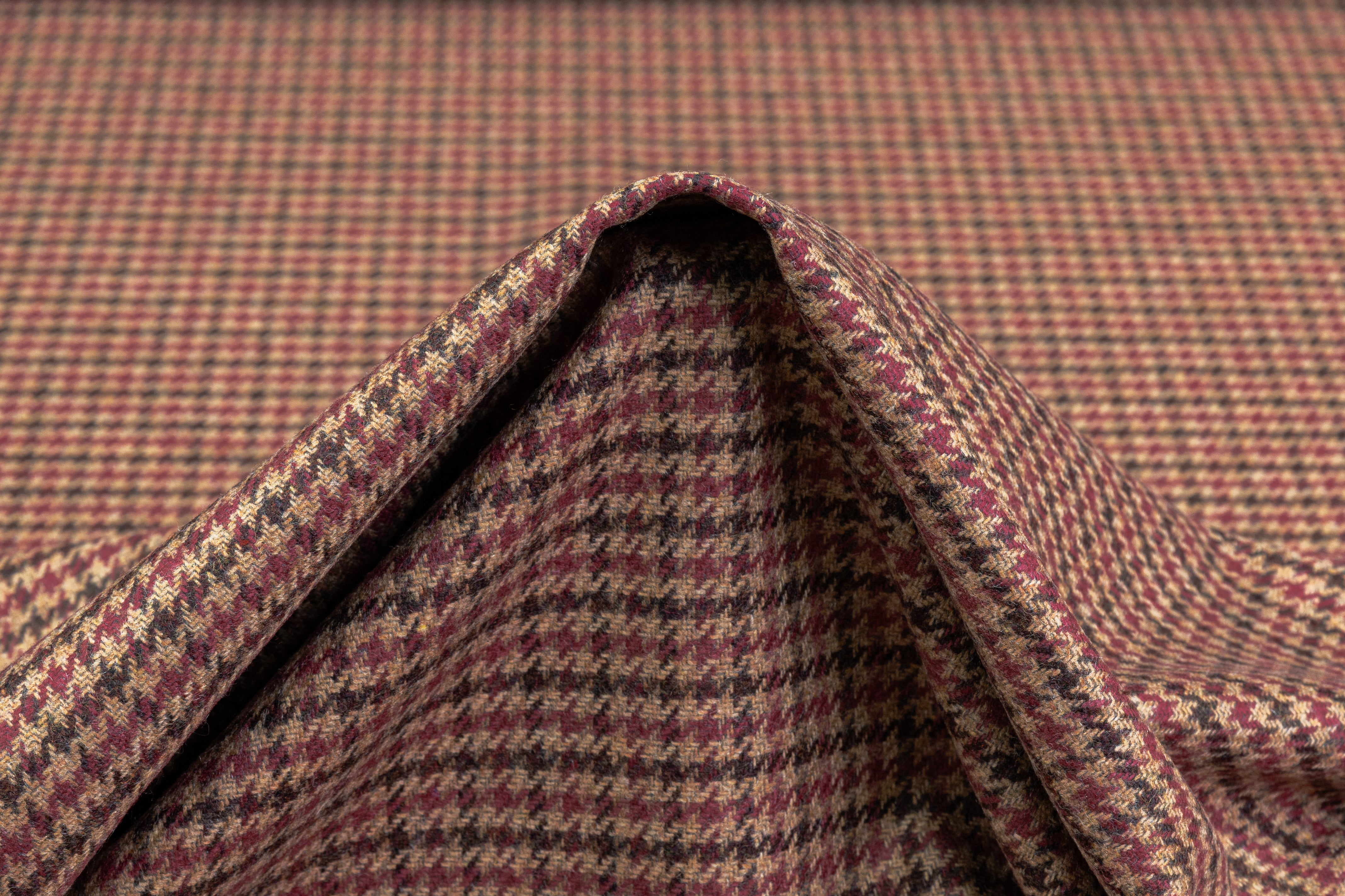 Cerruti - Houndstooth Italian Wool Cashmere Suiting - Brown / Burgundy