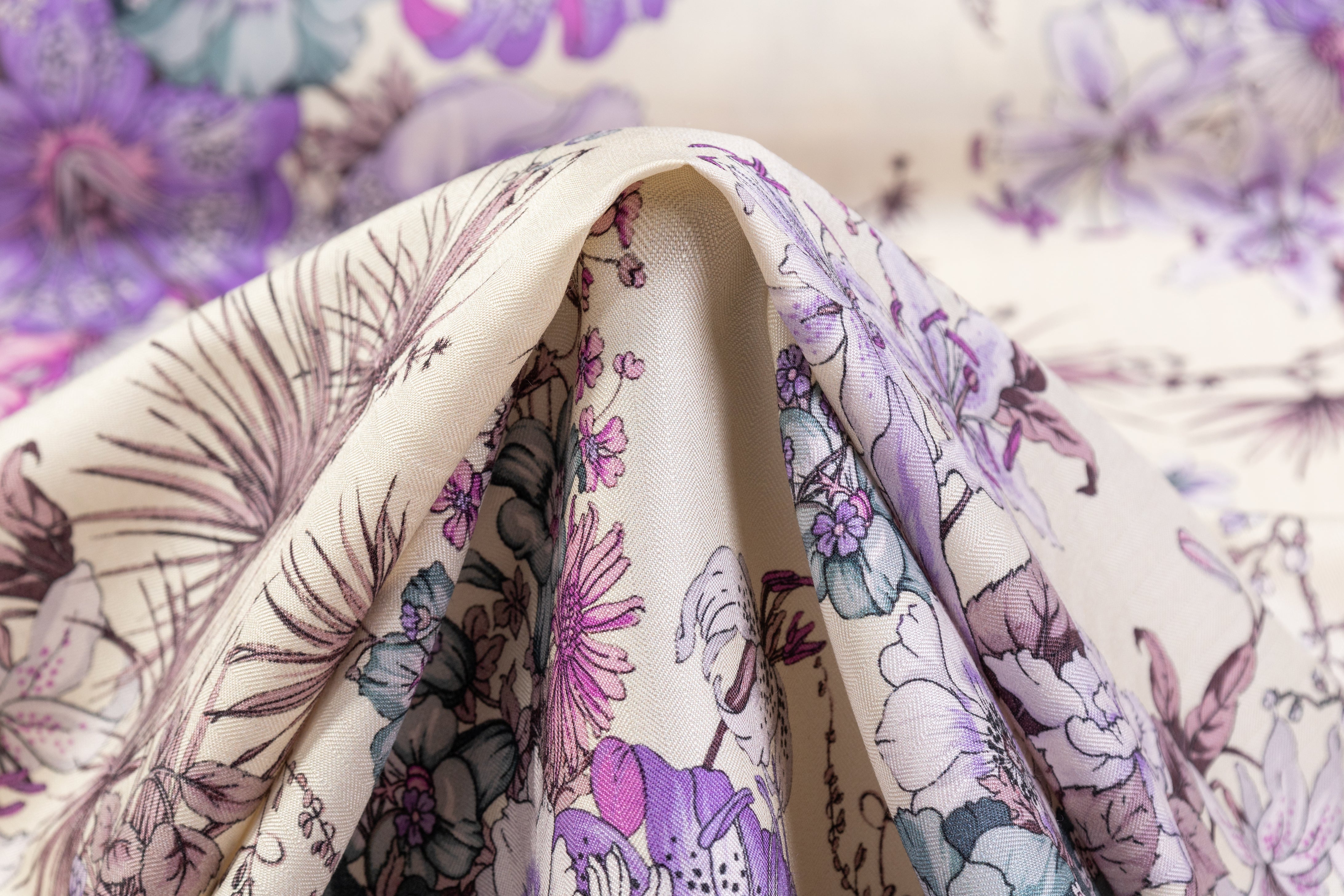 Emanuel Ungaro - Floral Italian Silk and Wool Print - Cream / Lavender