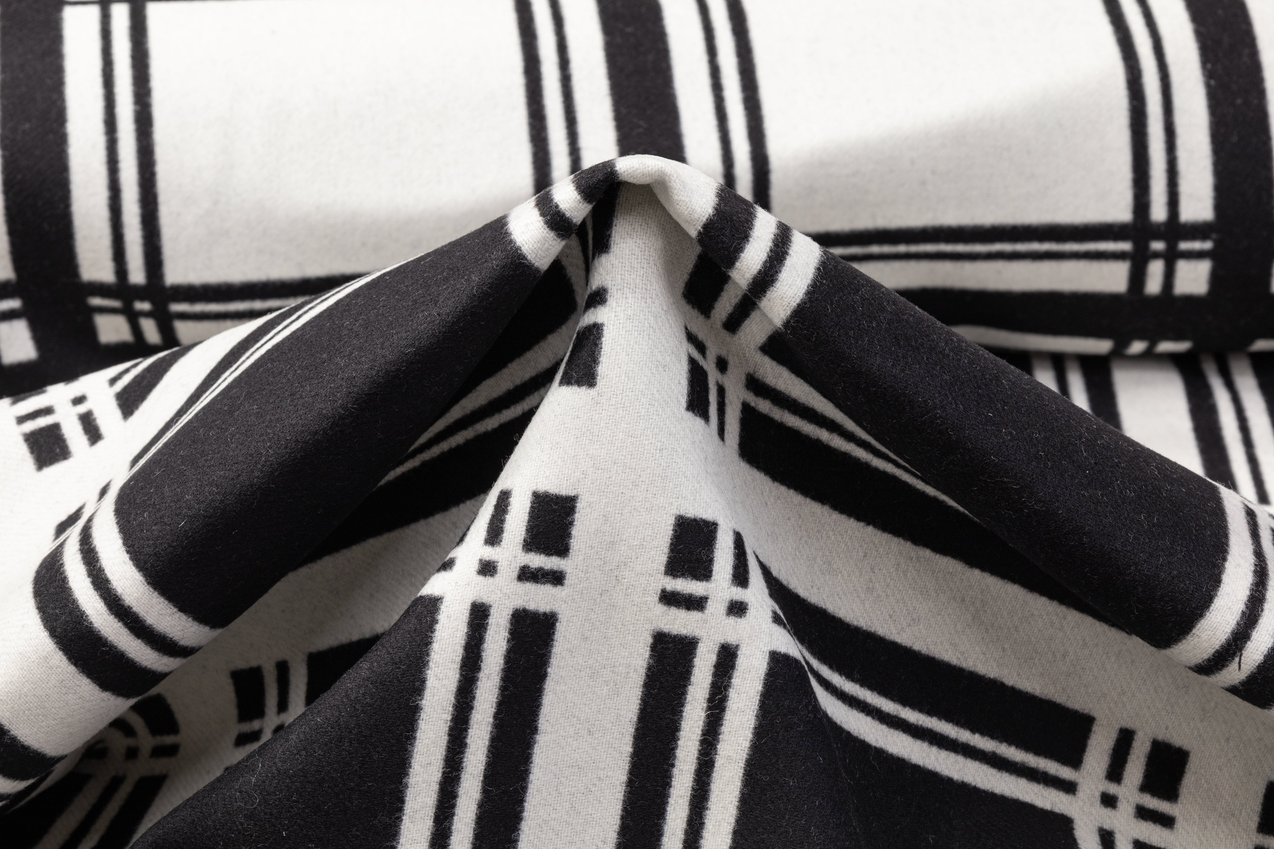 Ralph Lauren - Double Faced Italian Wool Coating - Black / White