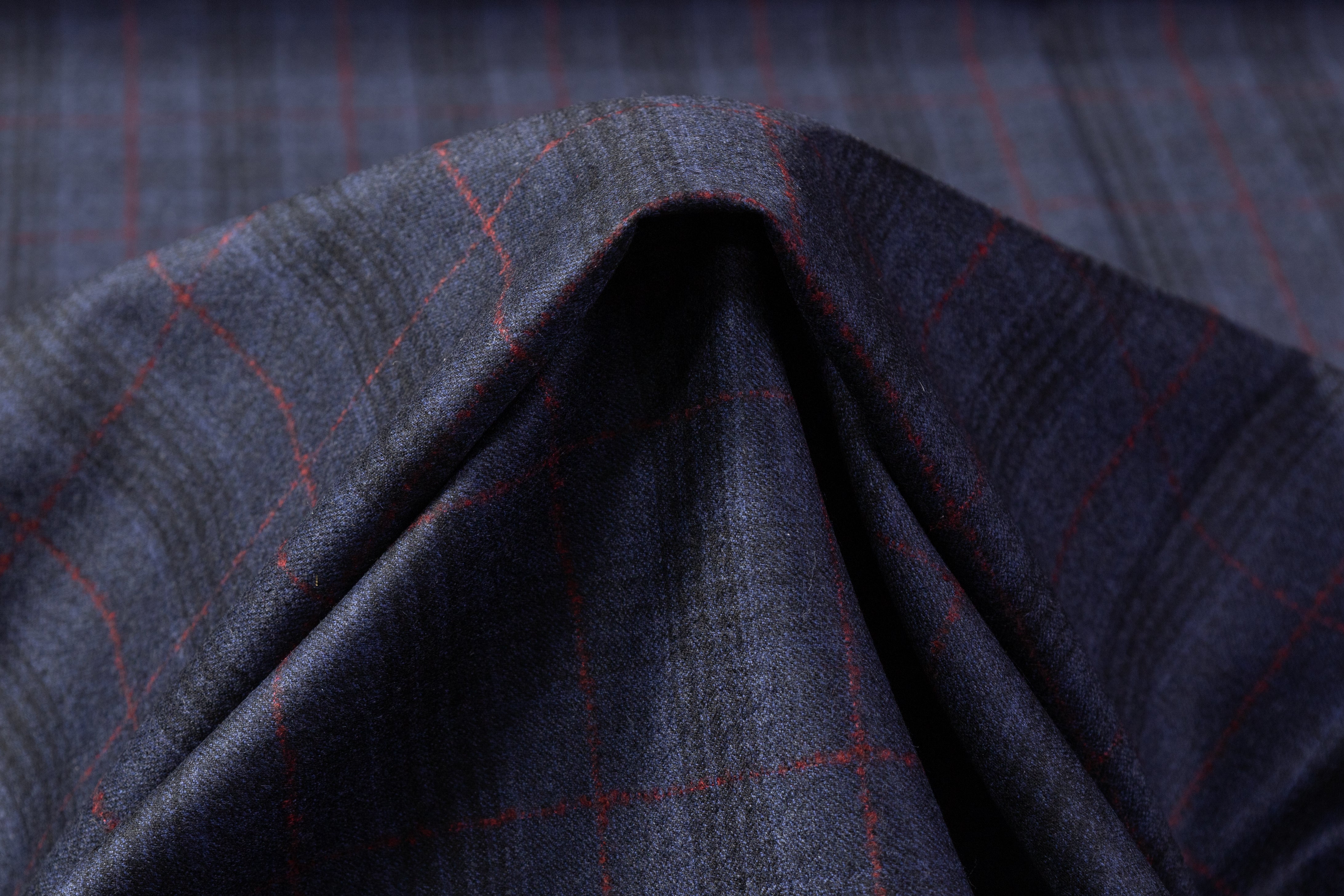 Carnet - Super 130s Italian Wool Flannel Suiting - Navy / Red