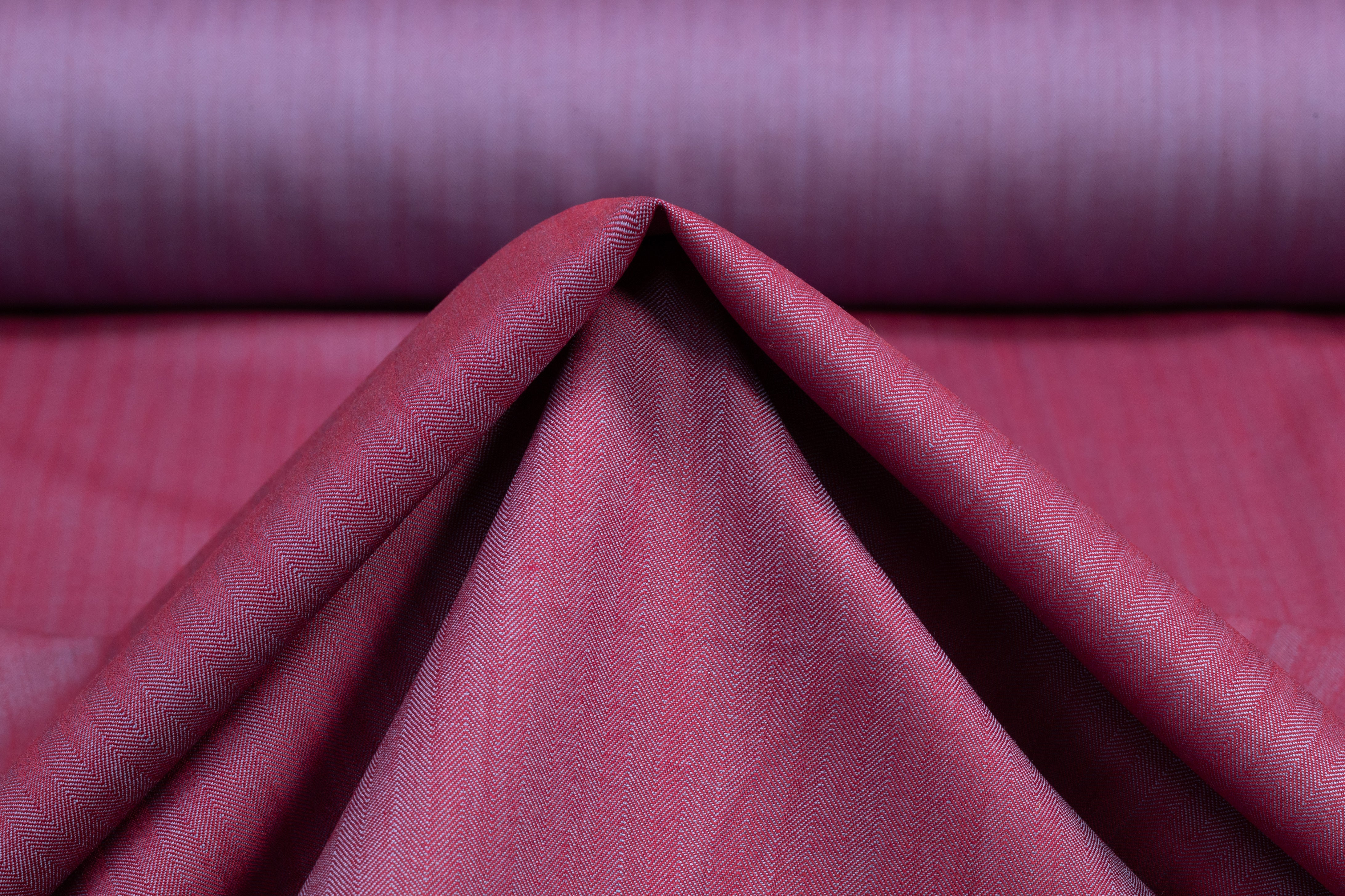 Iridescent Italian Summer Tasmania Super 130s Wool Suiting - Purple / Rose