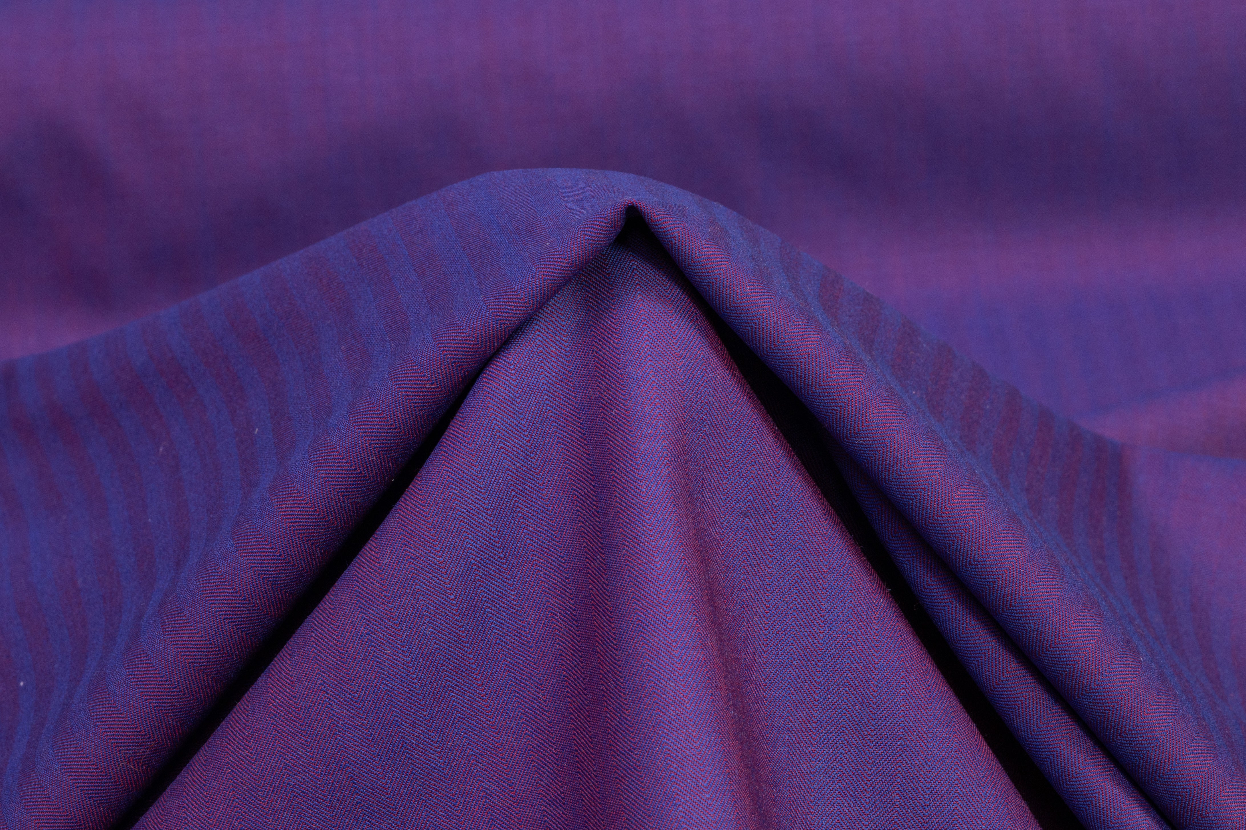 Iridescent Italian Summer Tasmania Super 130s Wool Suiting - Burgundy / Purple