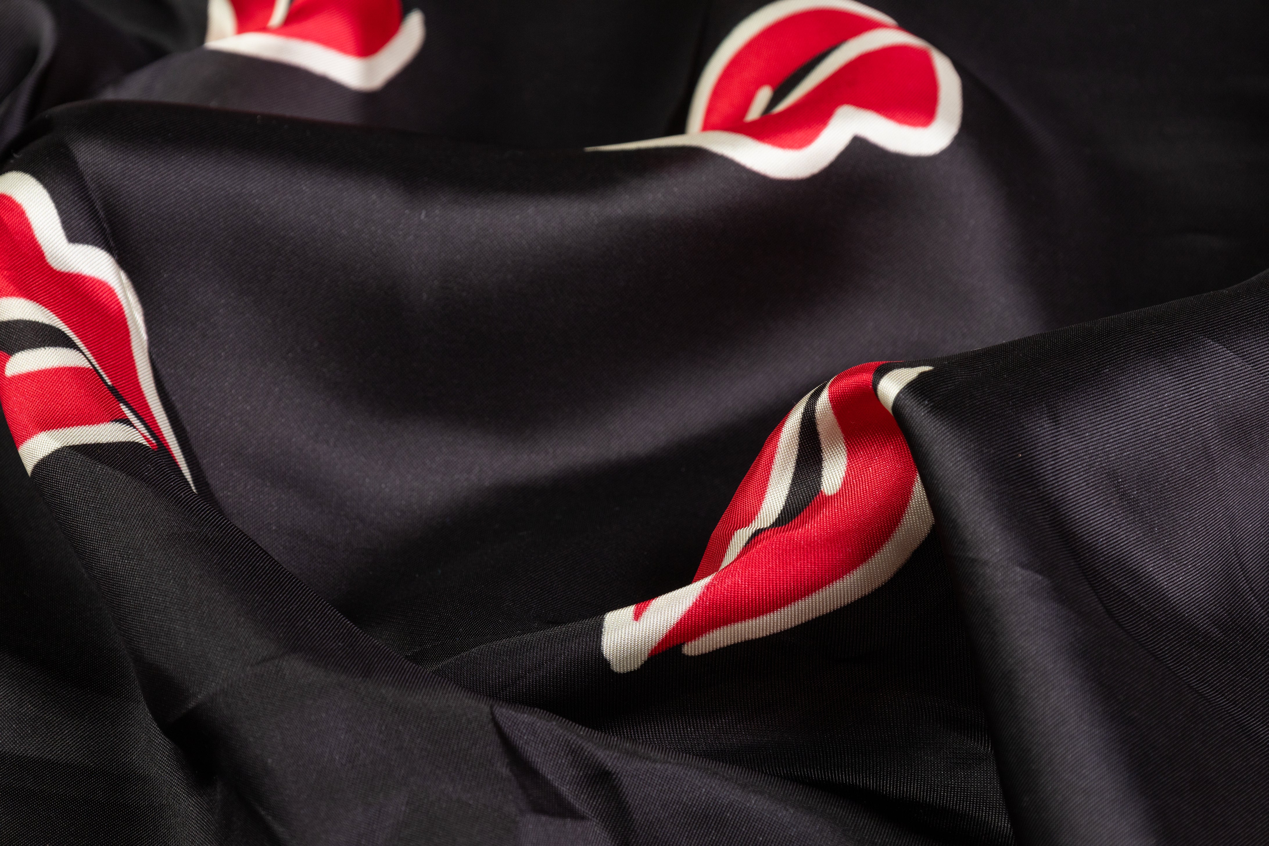 Lipstick Printed Italian Viscose Twill - Black / Red / Ivory