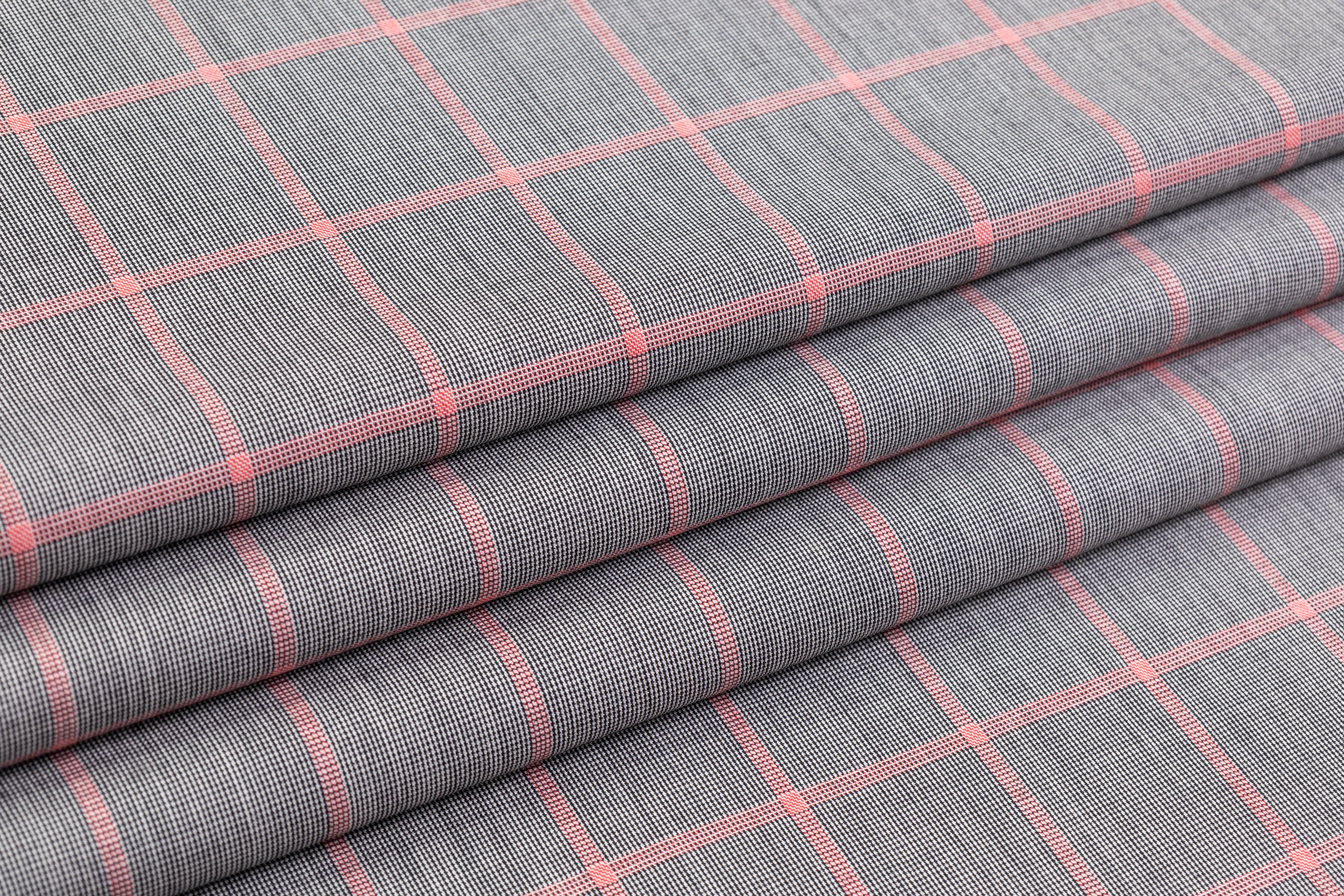 Checked Italian Super 120s Italian Wool Suiting - Gray / Pink