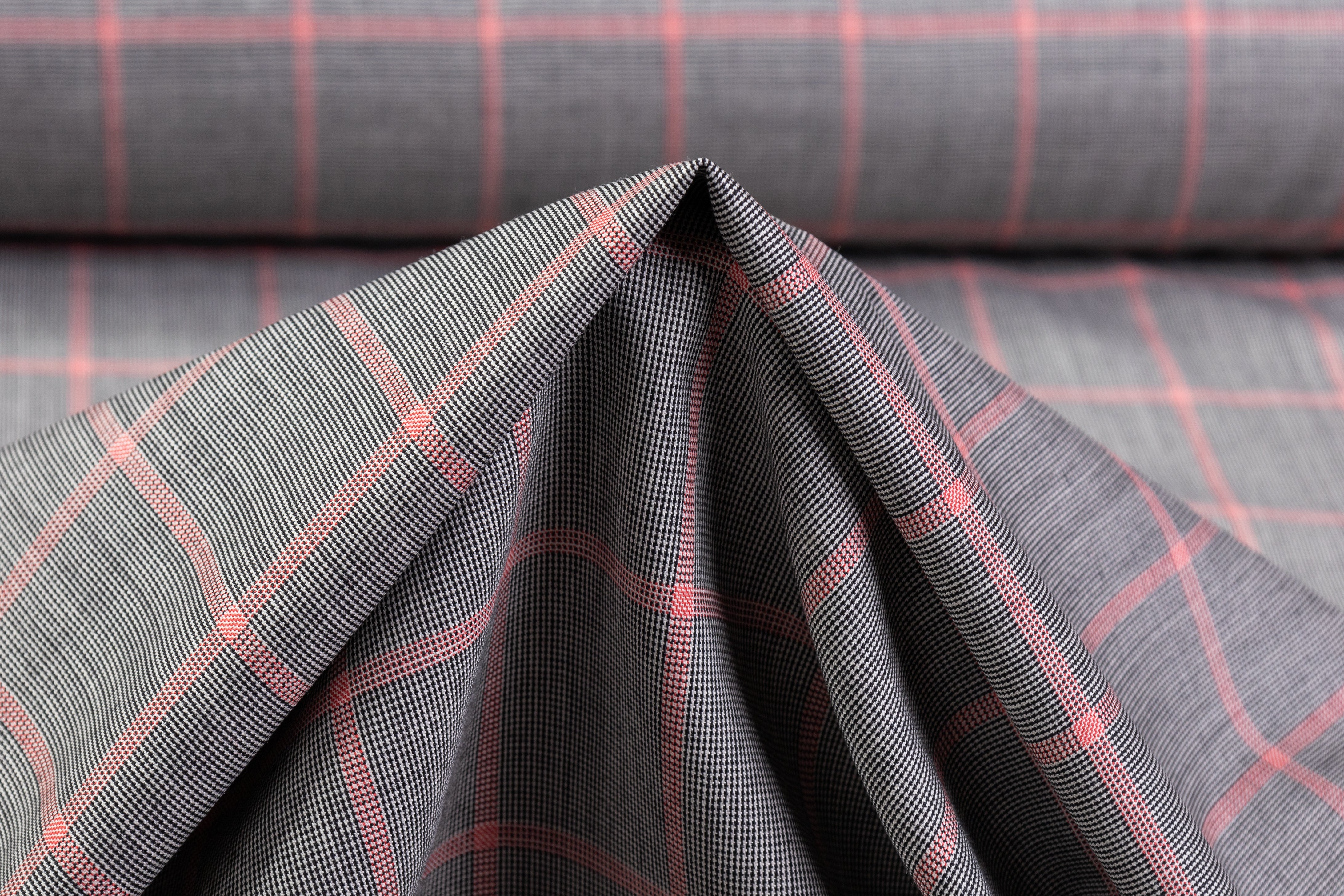 Checked Italian Super 120s Italian Wool Suiting - Gray / Pink